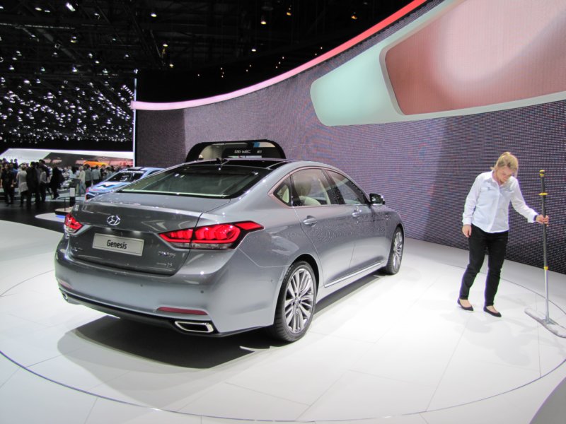 hyundaigenesis67.jpg