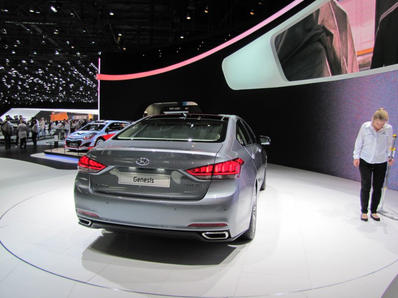 hyundaigenesis75.jpg