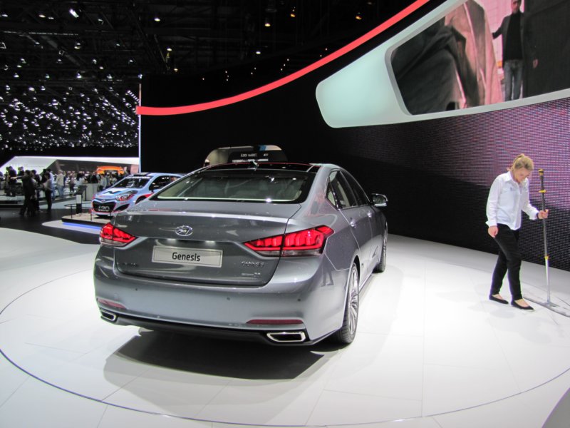 hyundaigenesis77.jpg