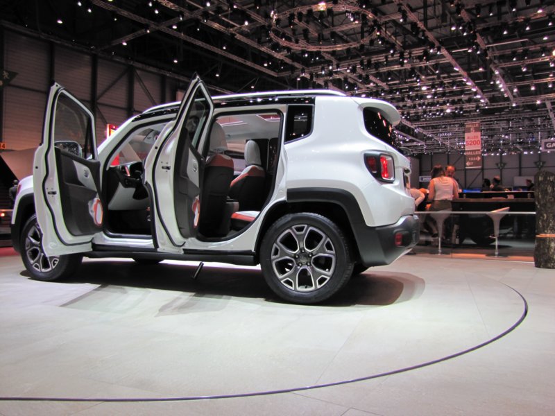 jeeprenegade35.jpg