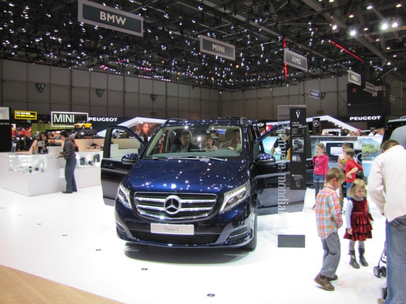 mercedesbenzv220cdi2.jpg