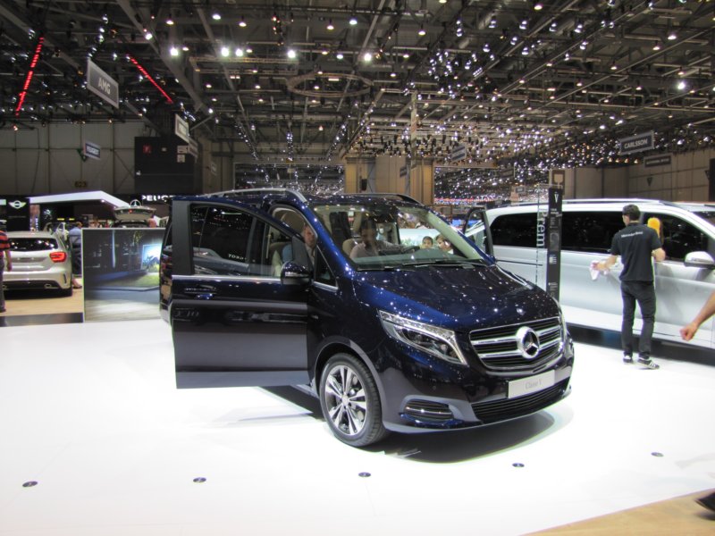 mercedesbenzv220cdi3.jpg