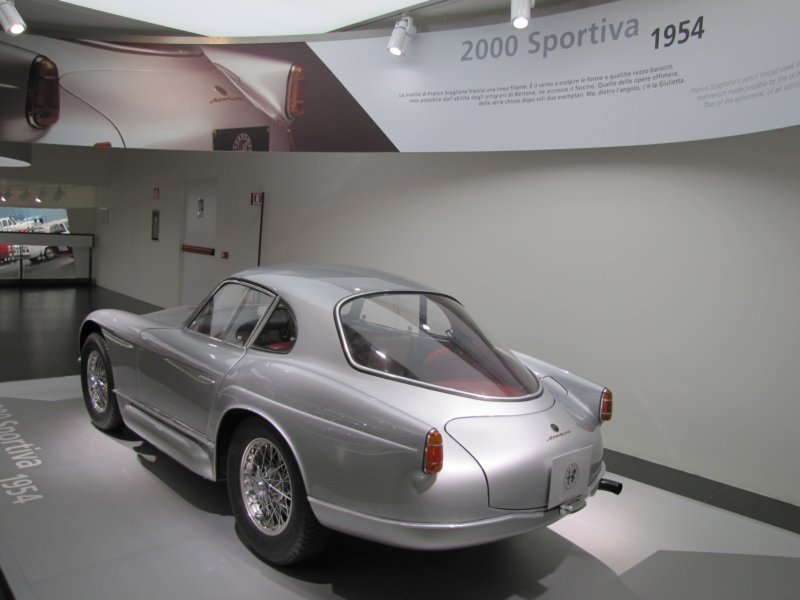 alfaromeo2000sportiva19542.jpg