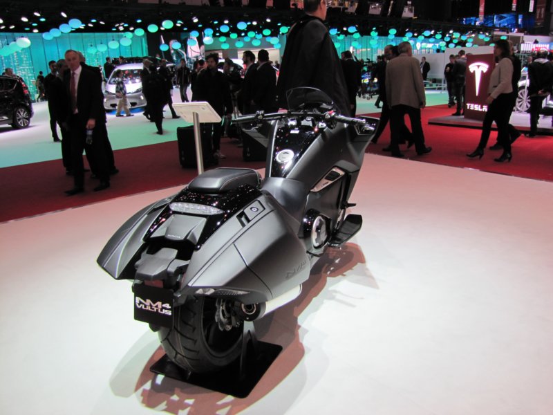 hondanm4vultus6.jpg