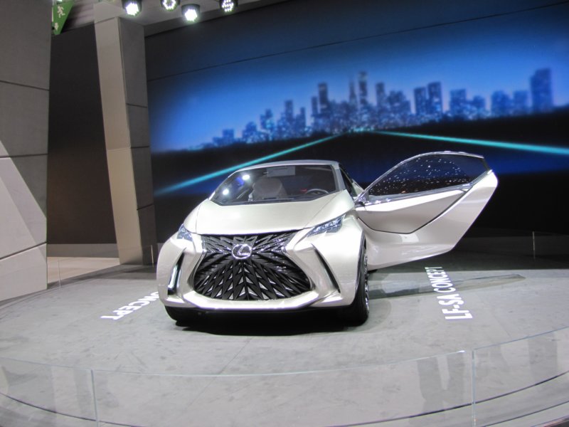 lexuslfsa2.jpg