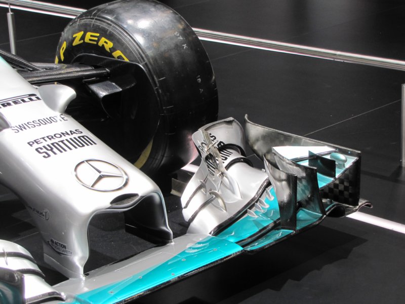 mercedesamgpetronasf1w05hybrid4.jpg