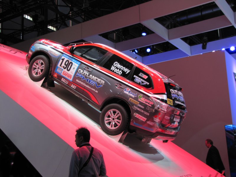 mitsubishioutlanderphevralliart2.jpg
