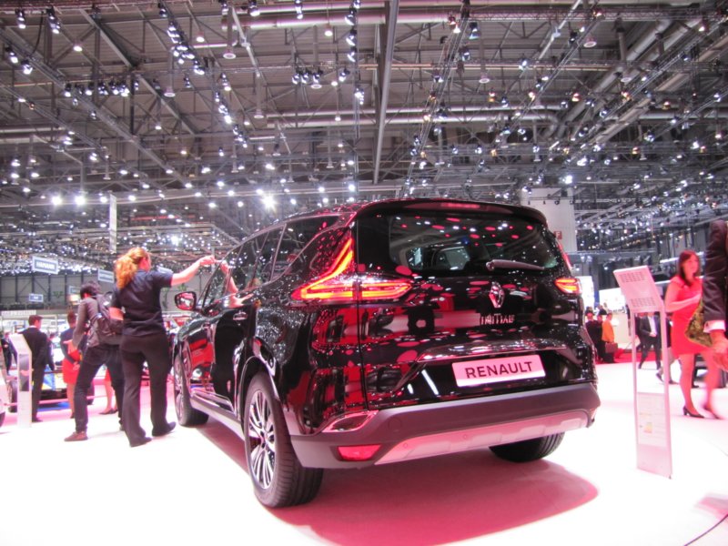 renaultespaceinitialeparis2.jpg