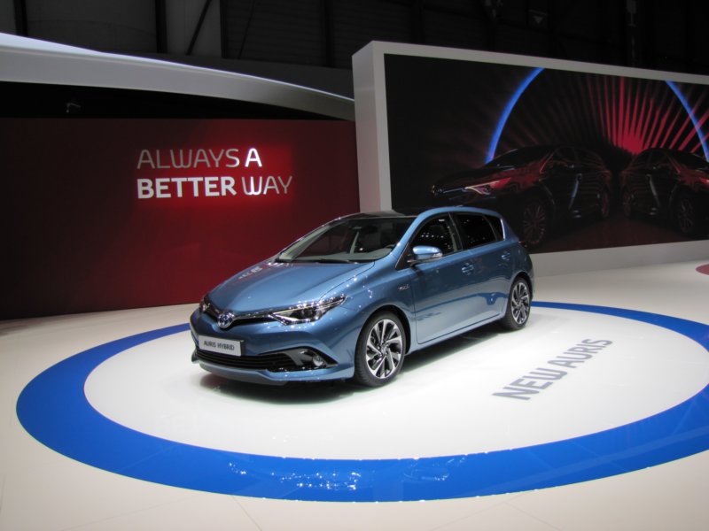 toyotaauris16.jpg