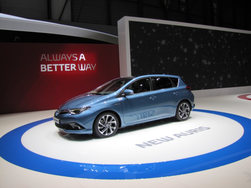 toyotaauris18.jpg
