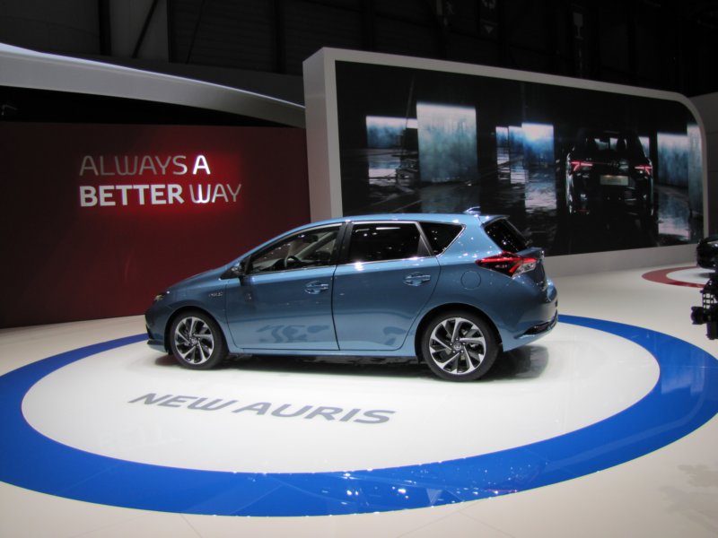 toyotaauris4.jpg