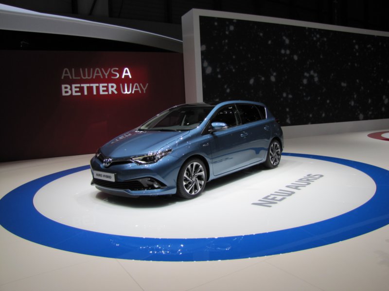 toyotaauris9.jpg