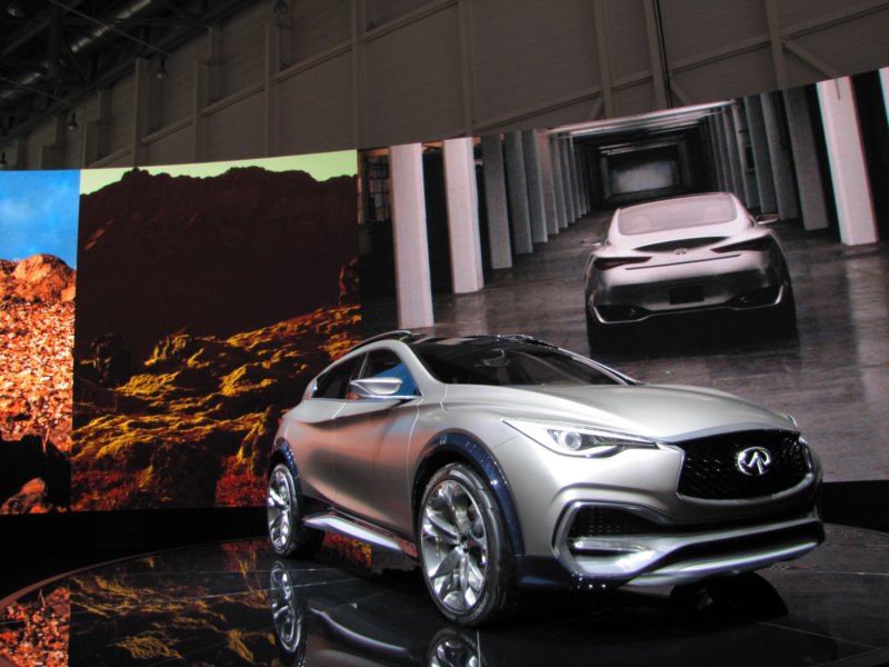 infinitiqx3040.jpg