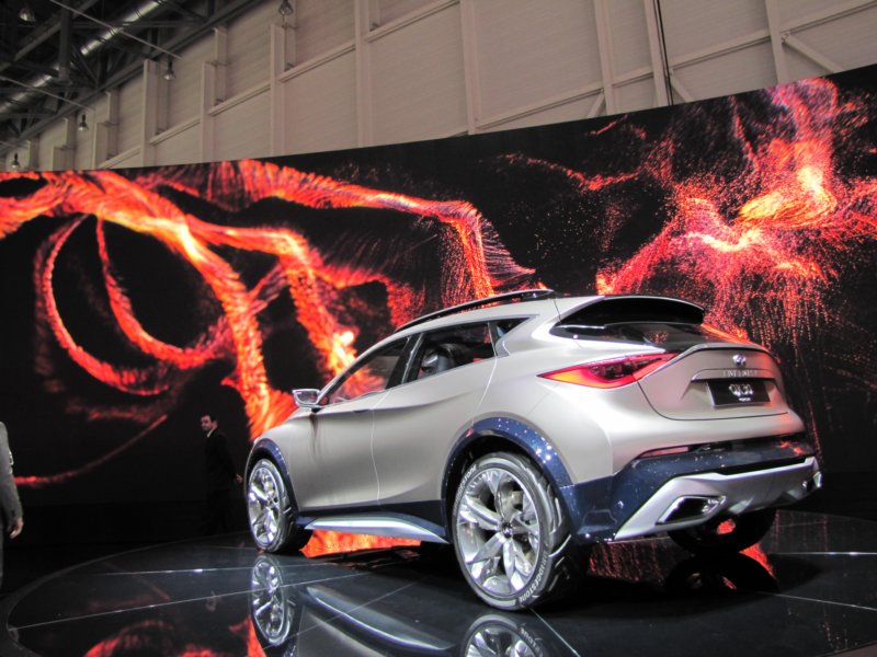 infinitiqx3044.jpg