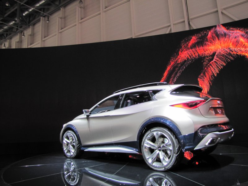 infinitiqx3045.jpg