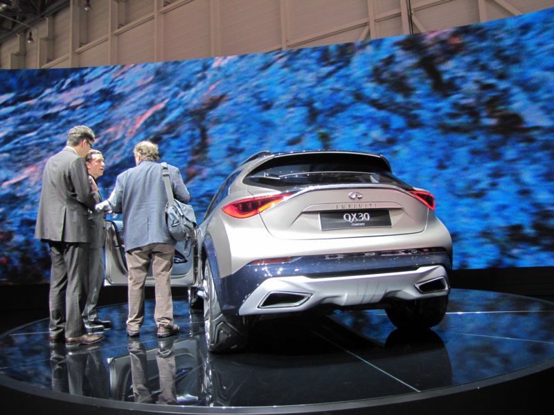infinitiqx3051.jpg