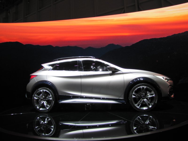infinitiqx3066.jpg