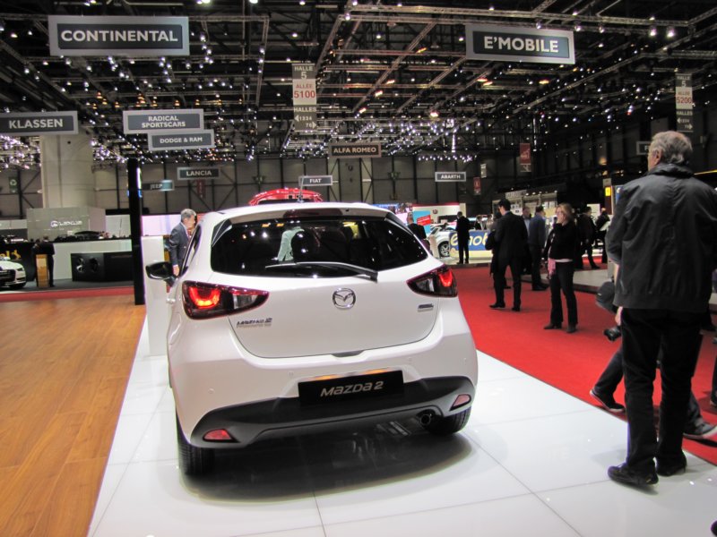 mazda2.jpg