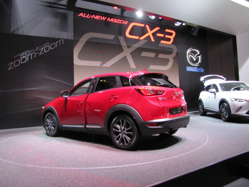 mazdacx332.jpg