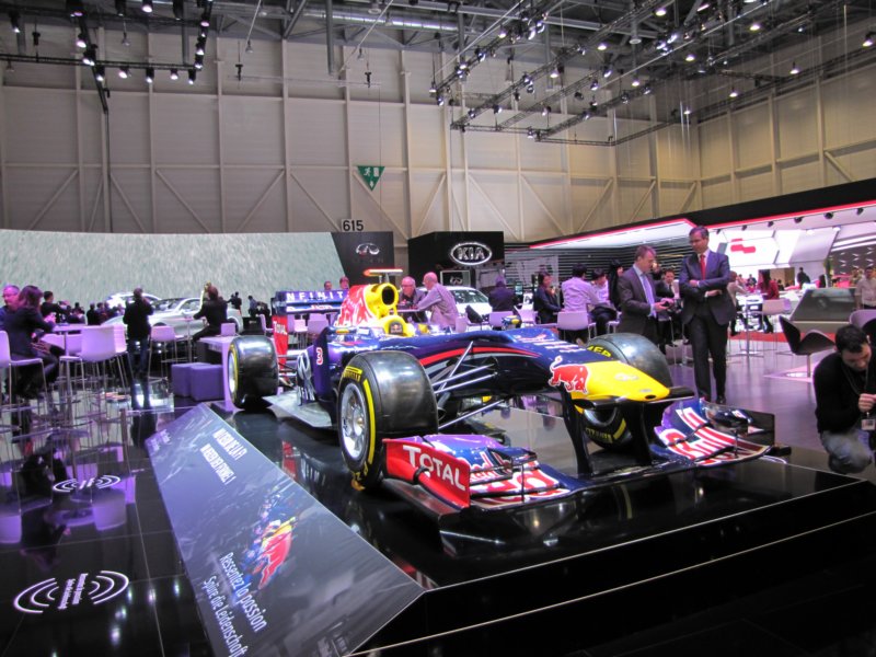 redbullracingf16.jpg