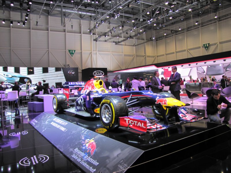 redbullracingf17.jpg