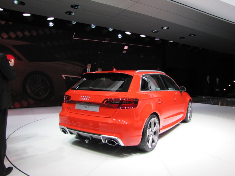 audirs3sportback25tfsiquattrostronic2.jpg