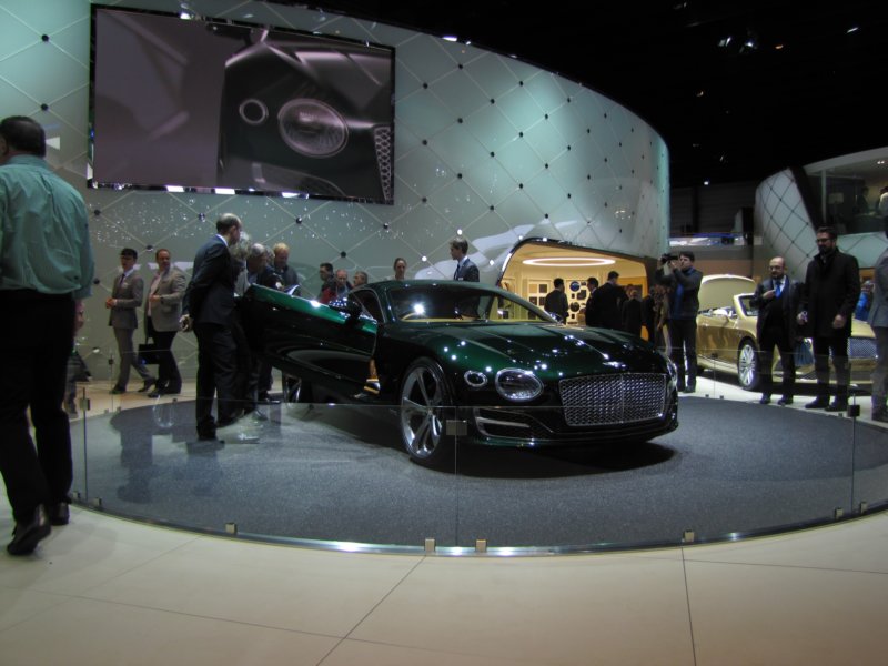 bentleyexp10speed633.jpg