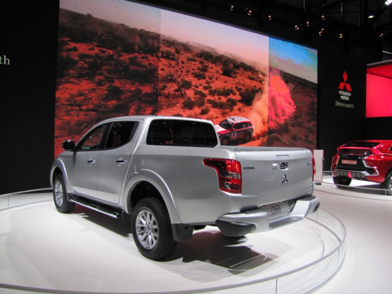mitsubishil20019.jpg