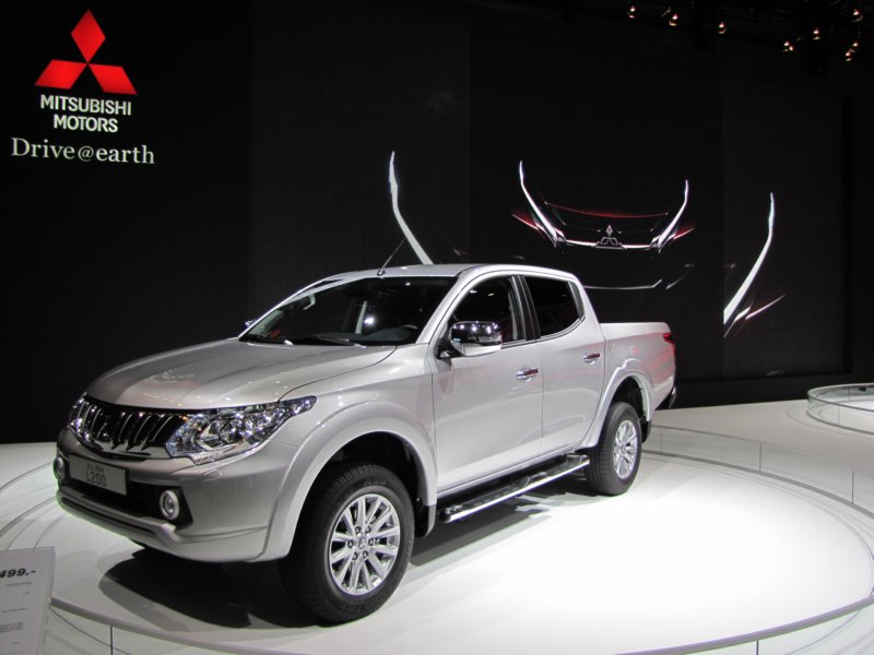mitsubishil20022.jpg