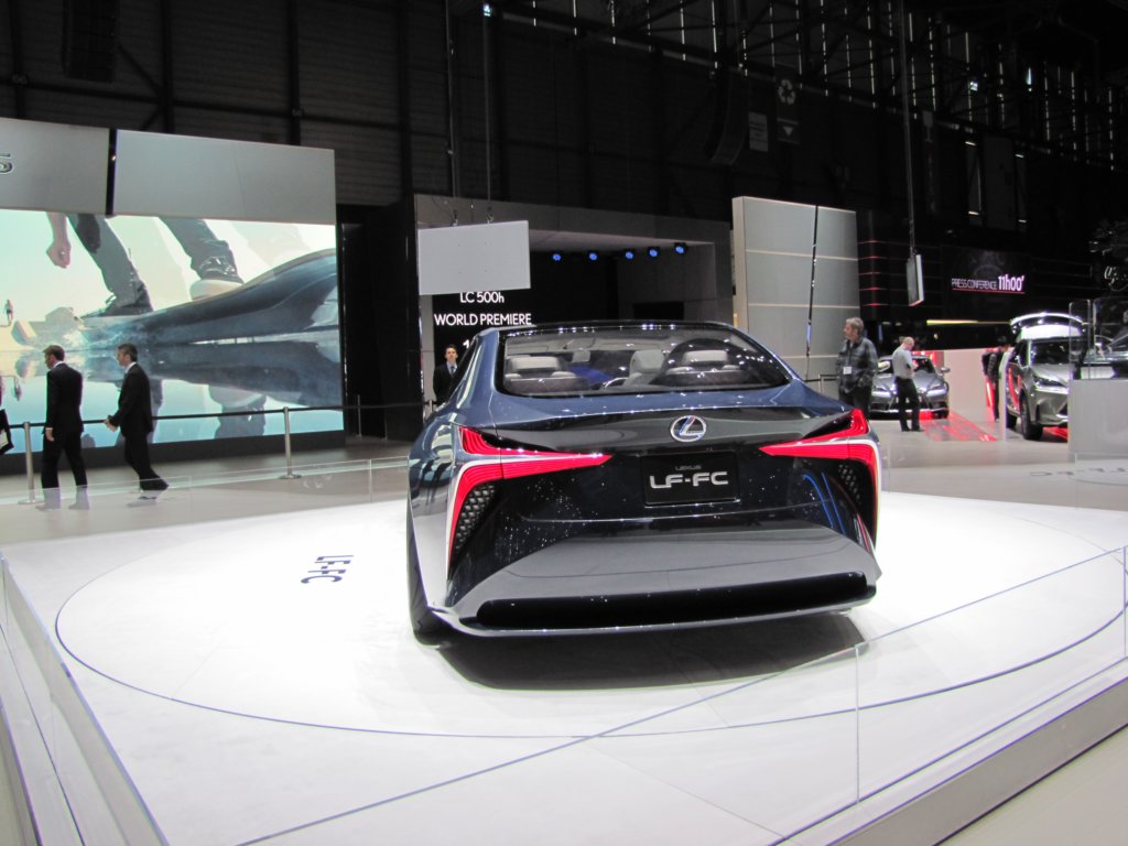 lexuslffc13.jpg