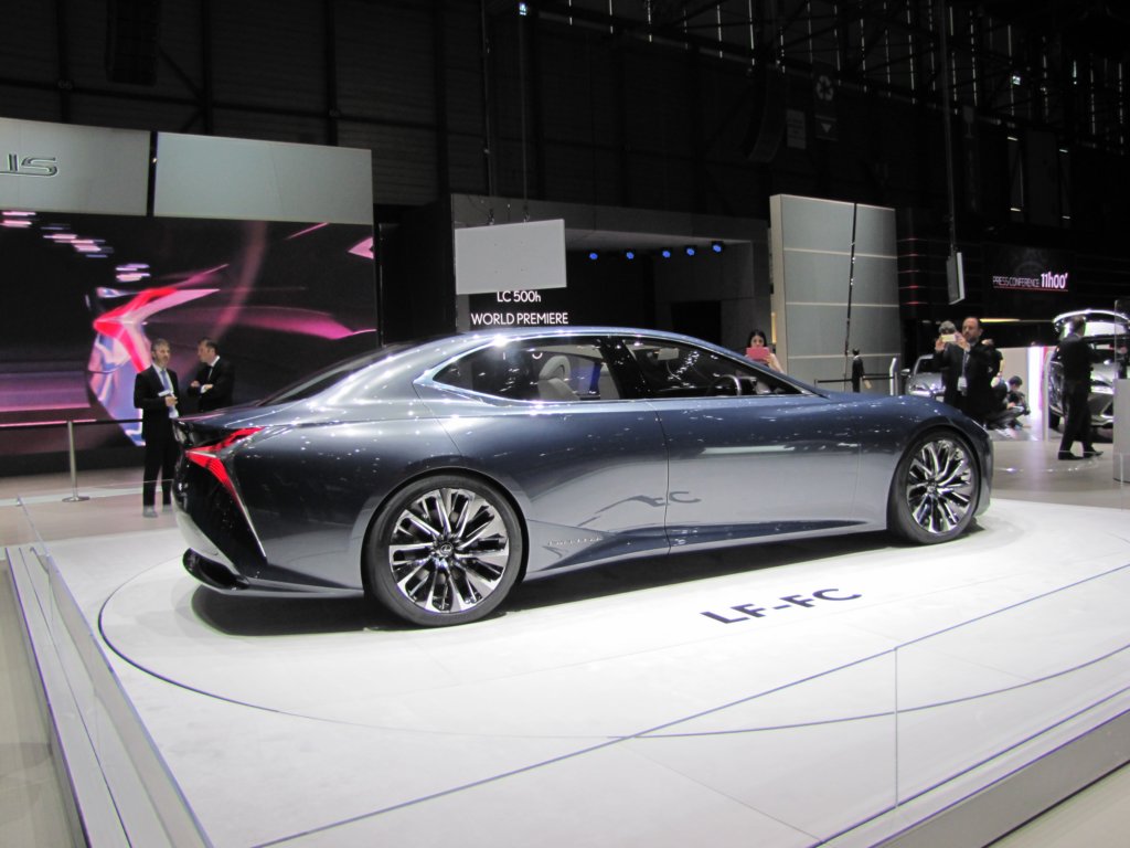 lexuslffc8.jpg