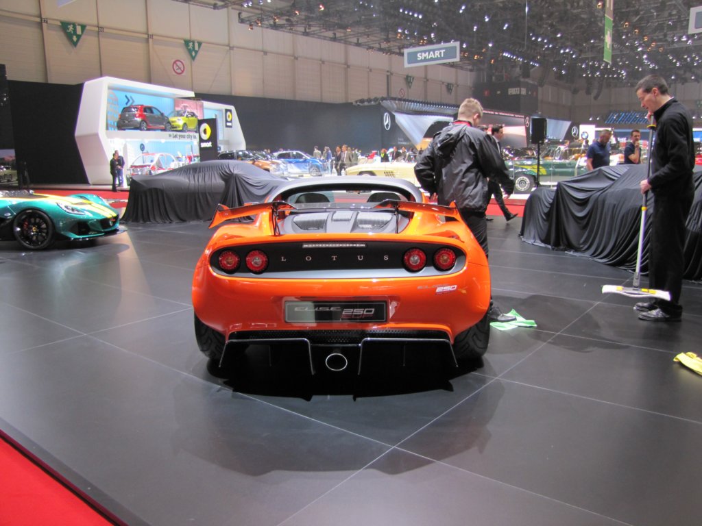 lotuselisecup250.jpg