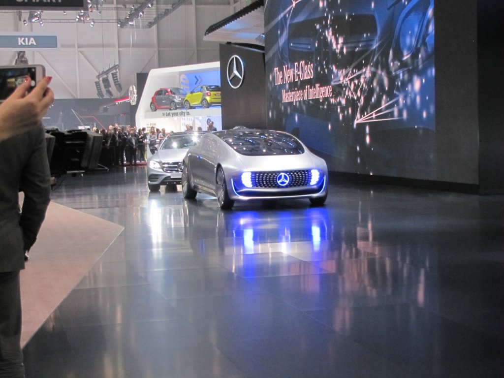 mercedesbenzf015.jpg