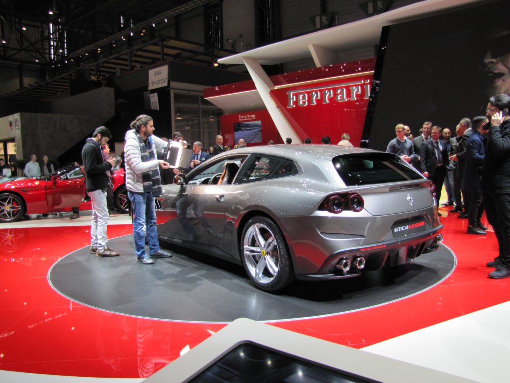 ferrarigtc4lusso14.jpg