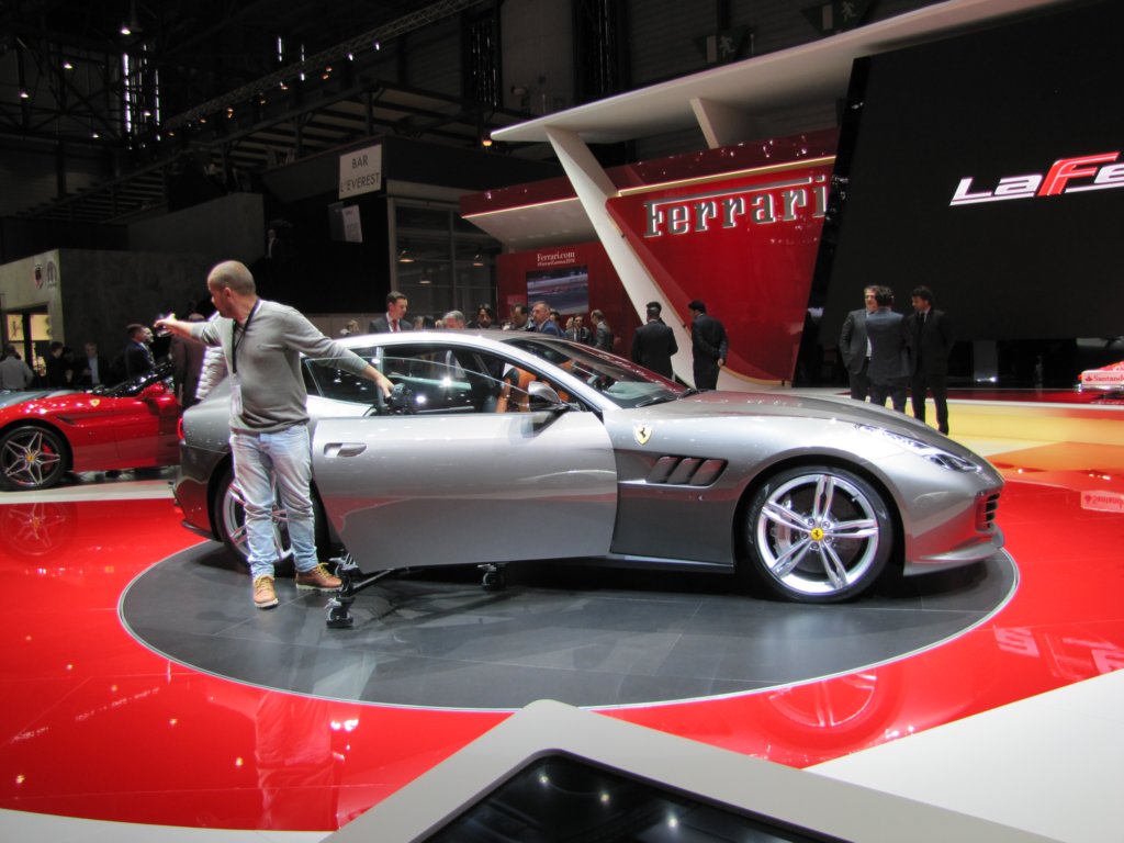 ferrarigtc4lusso34.jpg