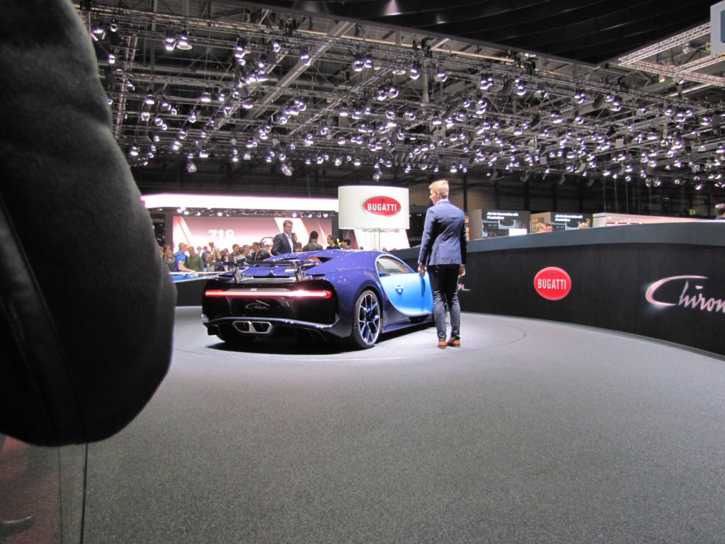 bugattichiron61.jpg