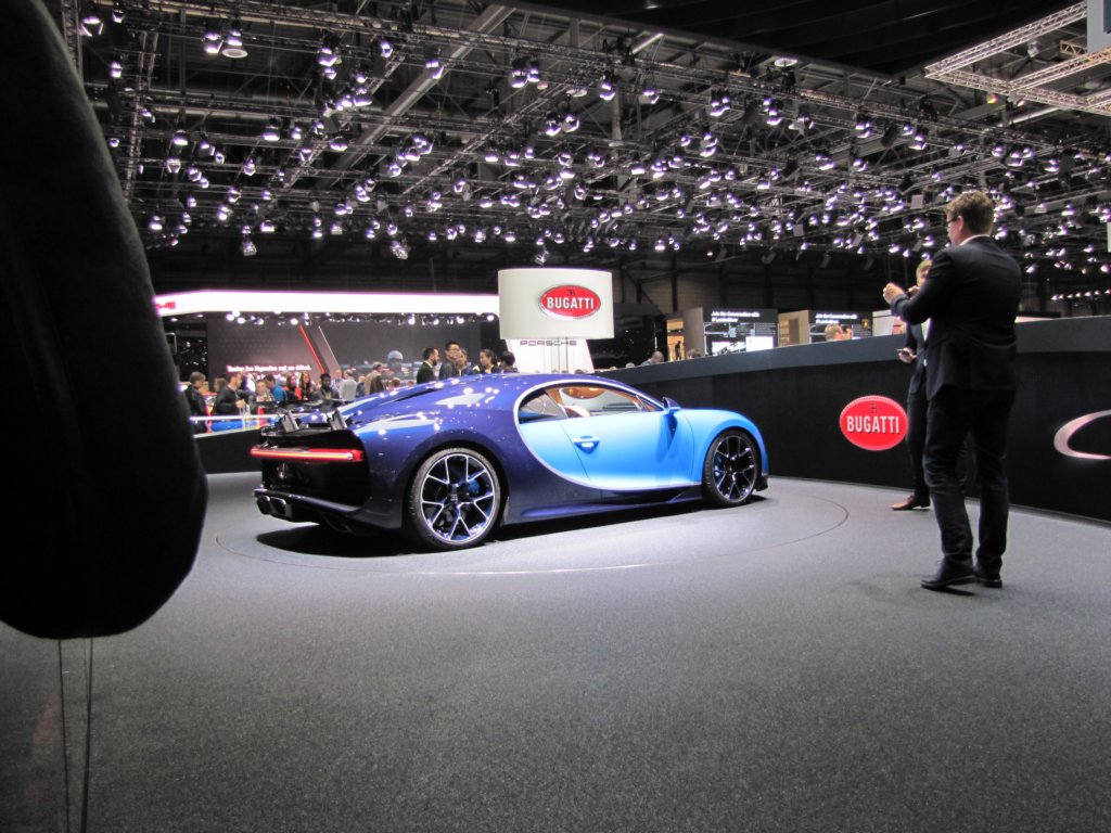 bugattichiron64.jpg