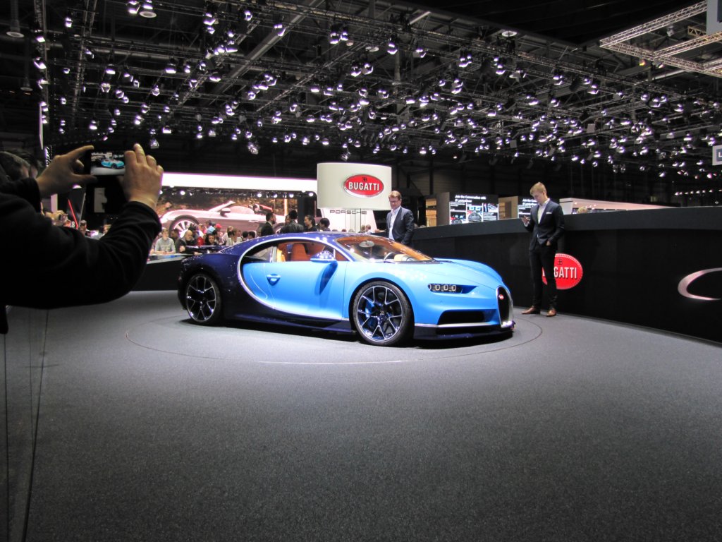 bugattichiron72.jpg