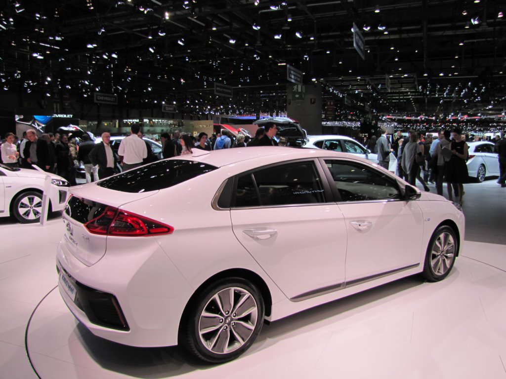 hyundaiioniqhybrid2.jpg