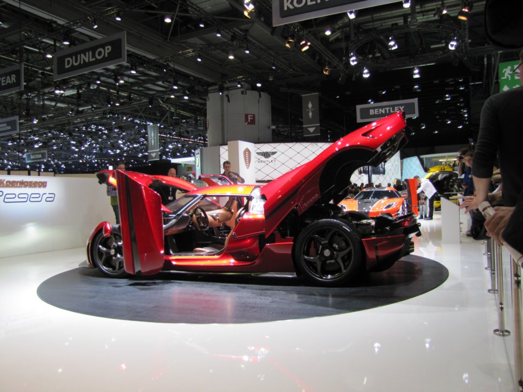 koenigseggregera10.jpg