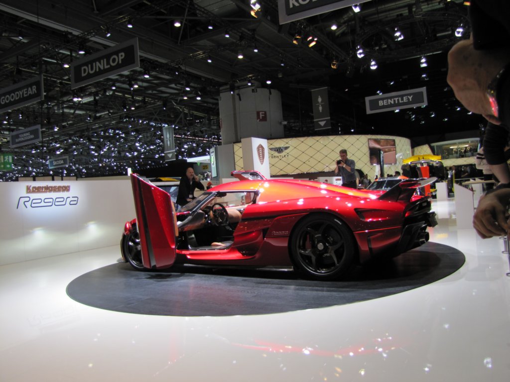 koenigseggregera30.jpg