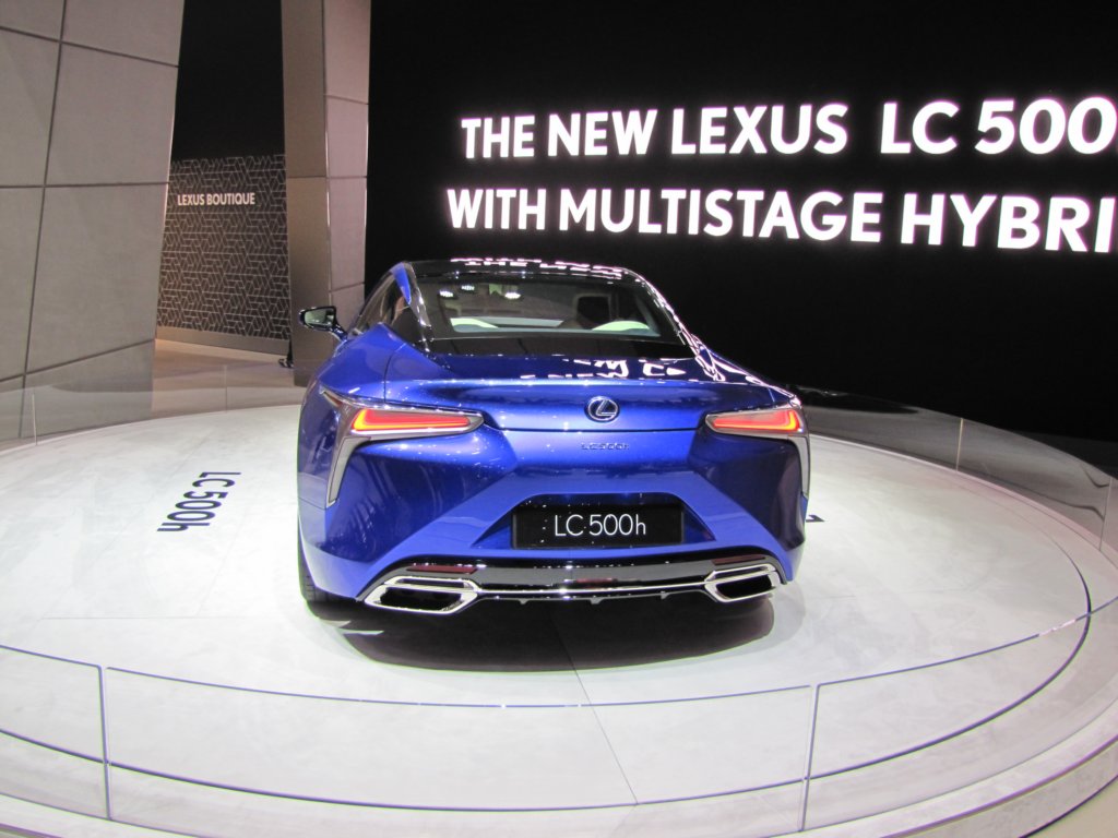lexuslc500h17.jpg