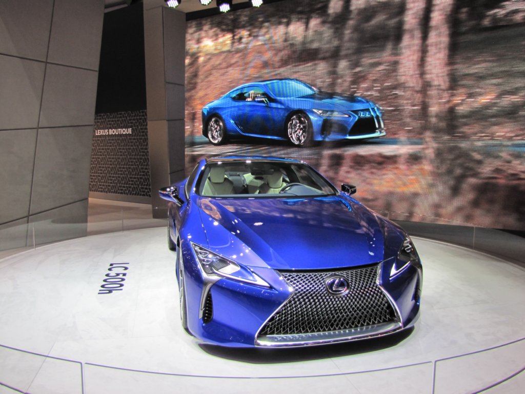 lexuslc500h22.jpg