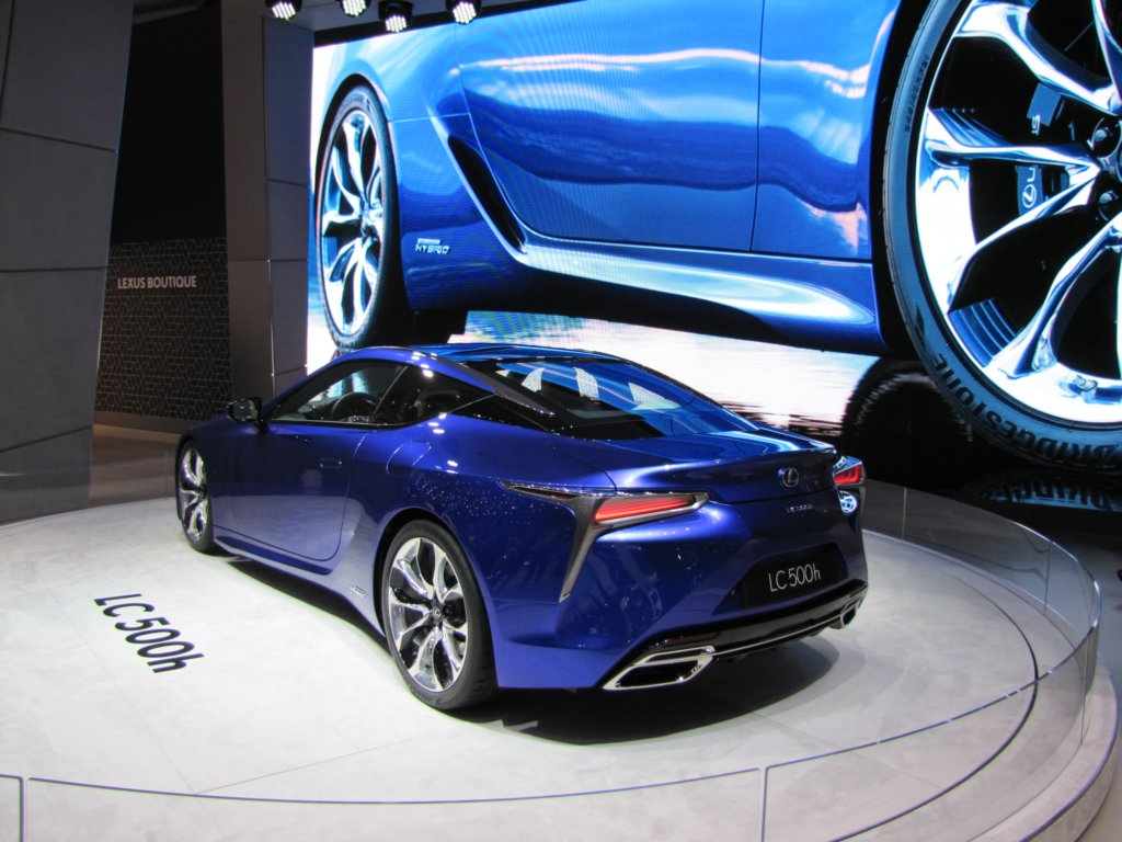 lexuslc500h27.jpg