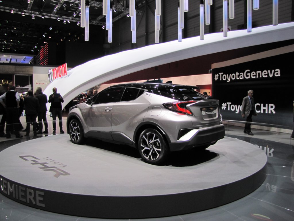 toyotachr17.jpg