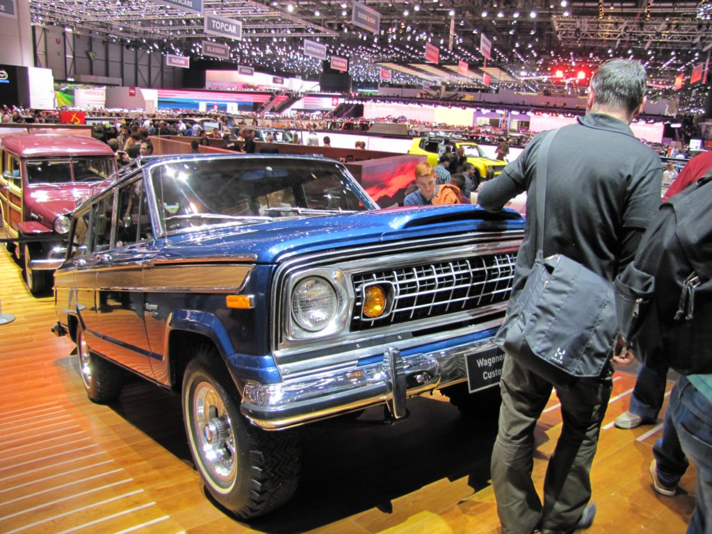 jeepwagoneercustom.jpg