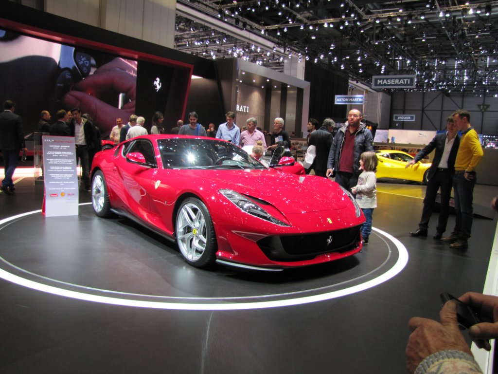 ferrari812superfast25.jpg