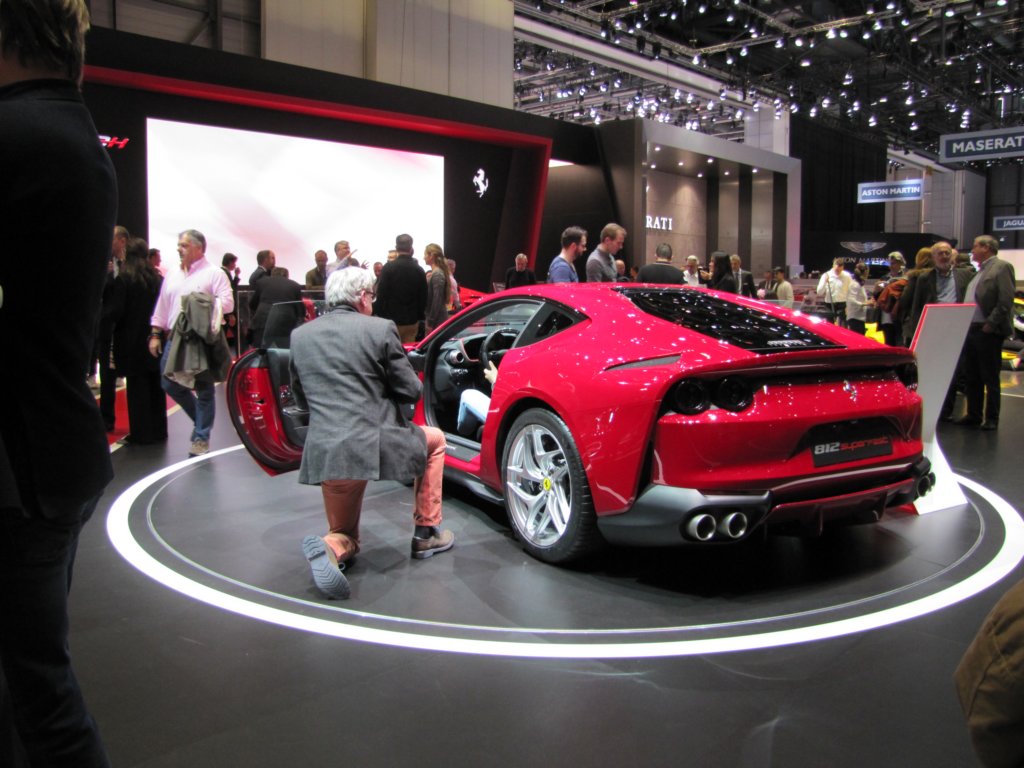 ferrari812superfast32.jpg