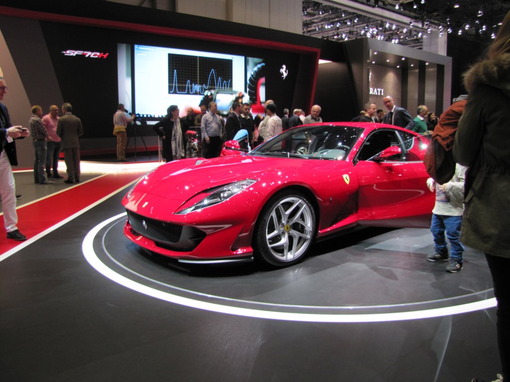 ferrari812superfast43.jpg