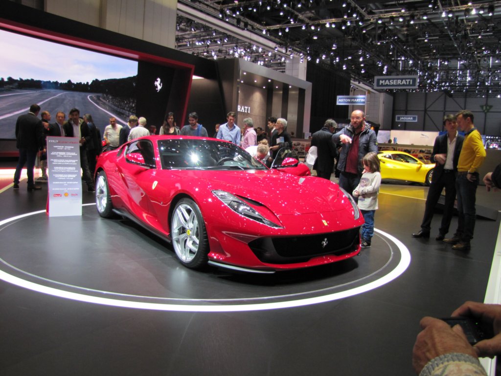 ferrari812superfast45.jpg